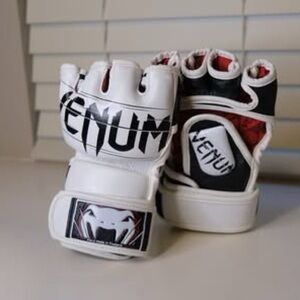 Size S Venus Undisputed 2.0 MMA gloves